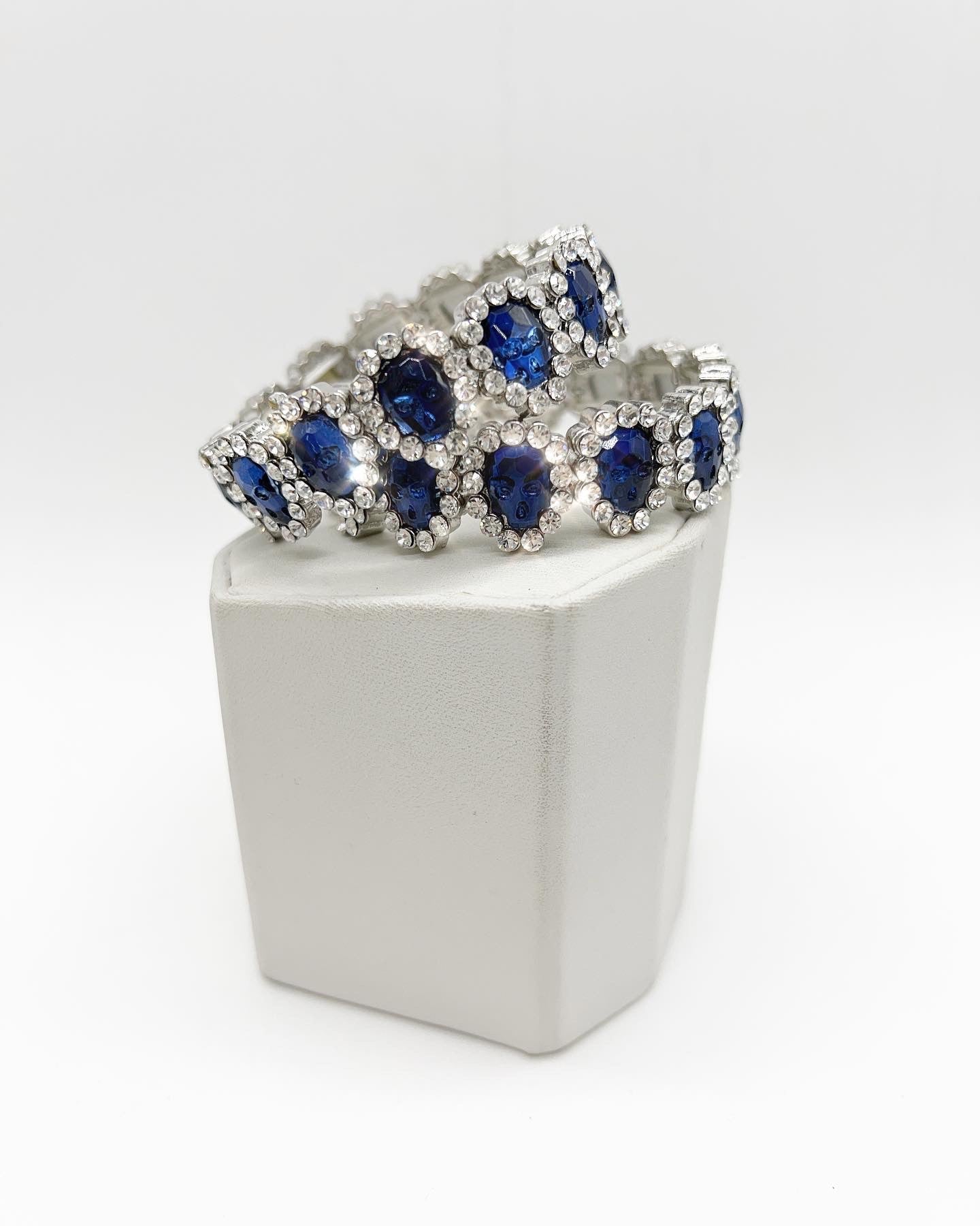 BB33 BLUE SKULLS